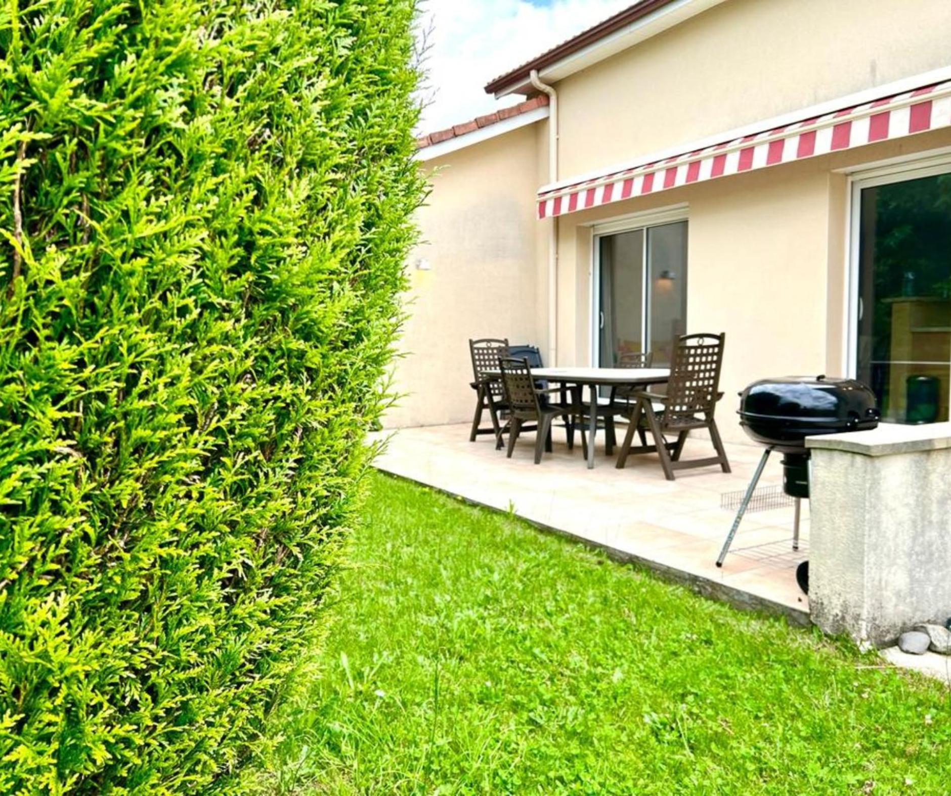 La Garde Familiale Et Spacieuse Couzeix Exterior photo